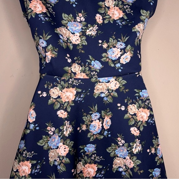 Medium Forever 21 Blue Floral Dress Cap Sleeve Stretch Mock Neck Retro Style - Picture 10 of 13